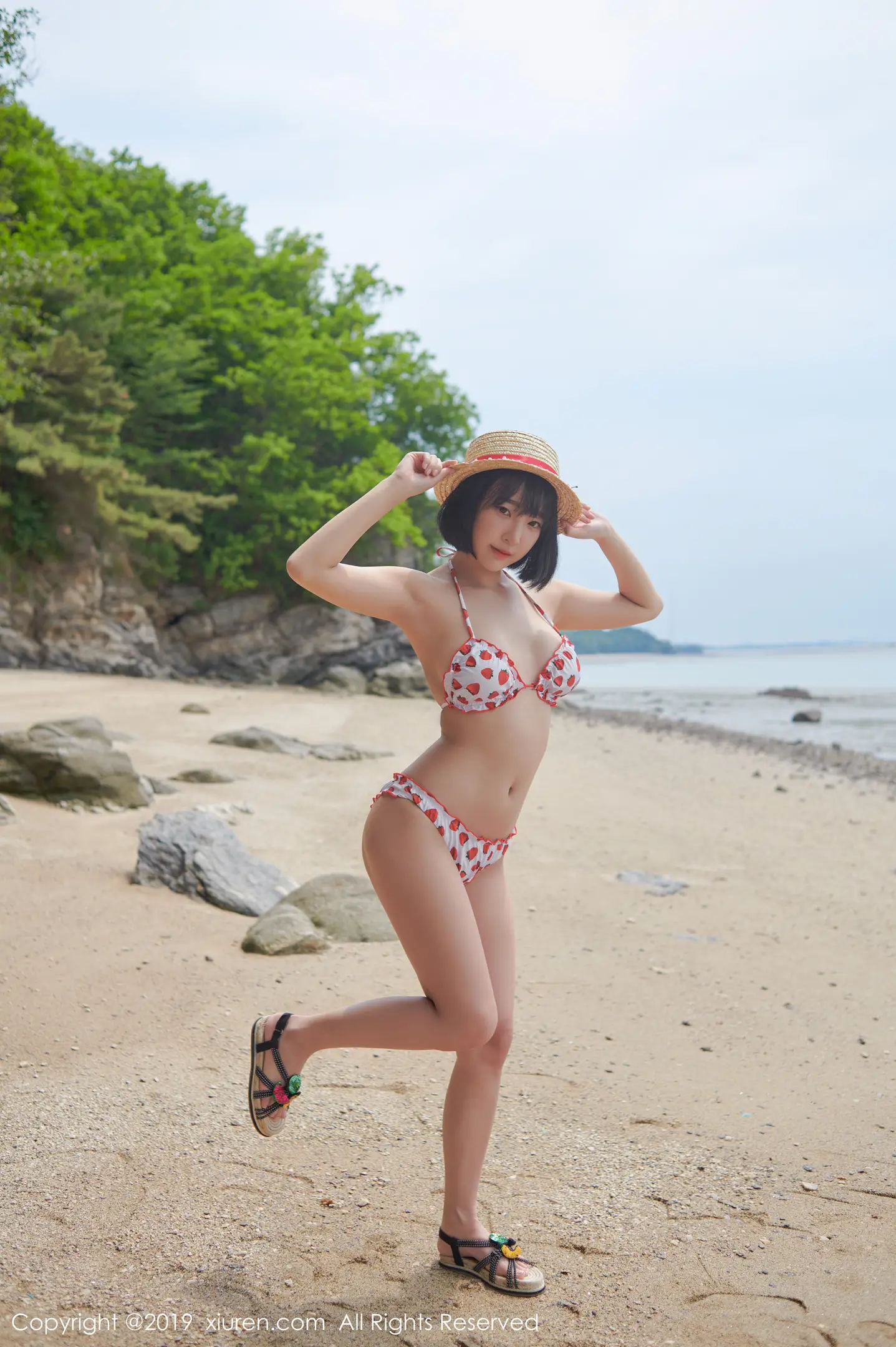 图片[5]-[XiuRen秀人网]VOL.1611 美女模特 卿卿韩国旅拍海边沙滩性感比基尼秀完美身材写真53P-秀人网官方网站